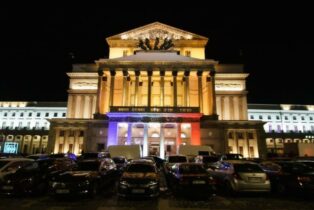 W czwartek 28.10.2021 na scenie Teatru Wielkiego w Warszawie odbyła się Gala French Touch. W uroczystości wzięli udział znani artyści z Francji i Polski.